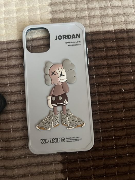 Чехлы на айфон 11 про макс и чехол на айфон 13 про Еще продам часы