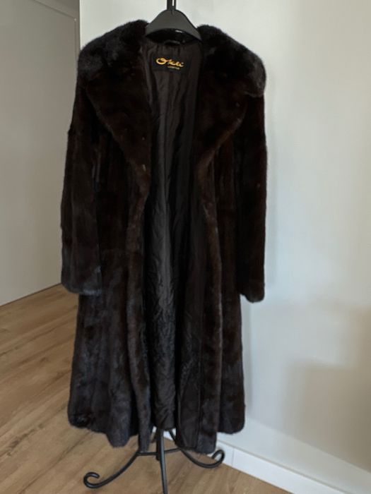 Vând blana naturala de dama Vizon