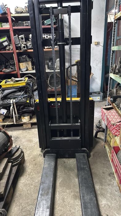 Стакер ,електрическа палетна количка