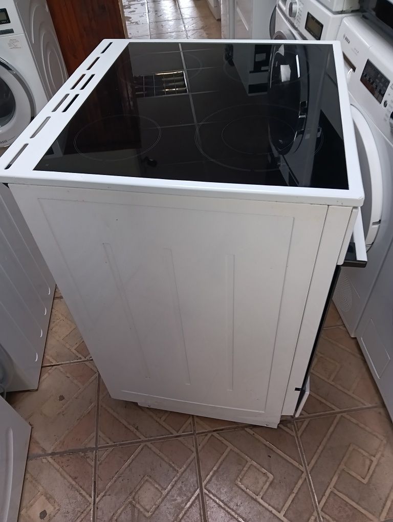 Висок клас свободно стояща печка с керамичен плот Gorenje с Гаранция!