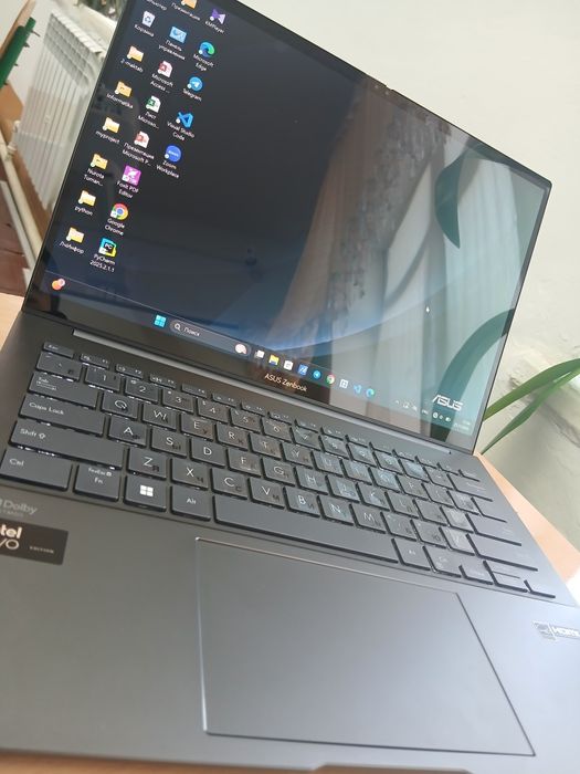 ASUS Zenbook Intel(R) Core(TM) Ultra 5-125H