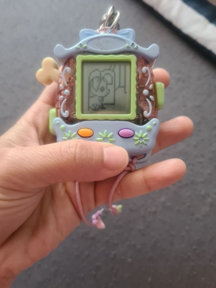 Tamagotchi pet LPS