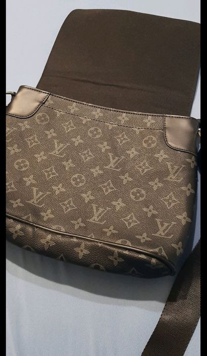 Чисто нова мъжка чанта LV