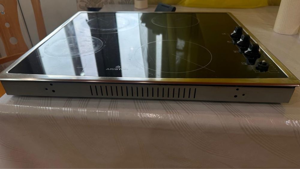 Продам варочную поверхность Ariston