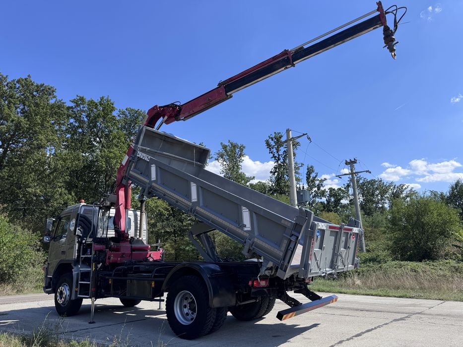 Camion Basculabil si macara VOLVO