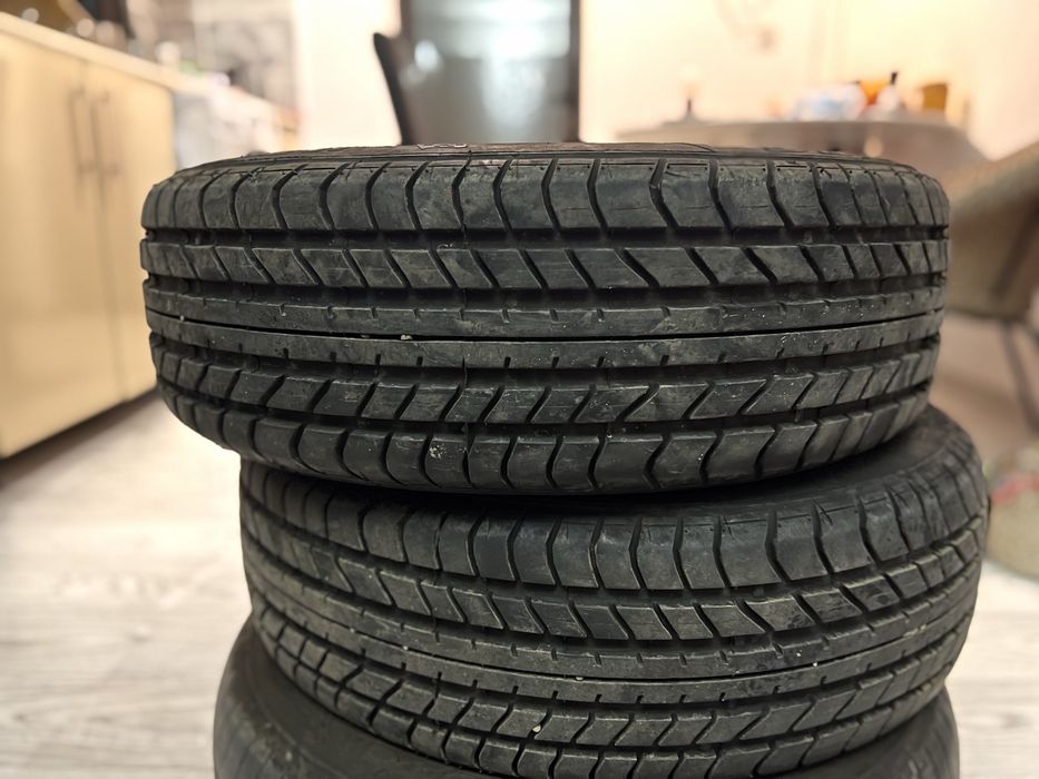 Vând set de 4 anvelope de vară dimensiune 195/65/R15 91H, stare buna