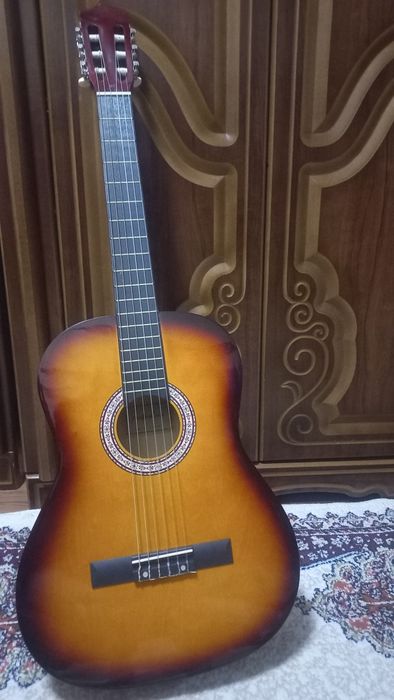 Gitara Klassik sotiladi