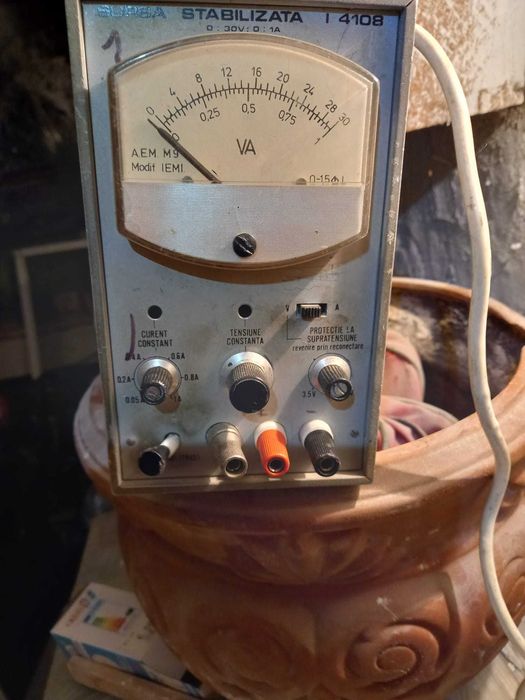 Sursa de tensiune de curent continuu 0-1A, 0-30V