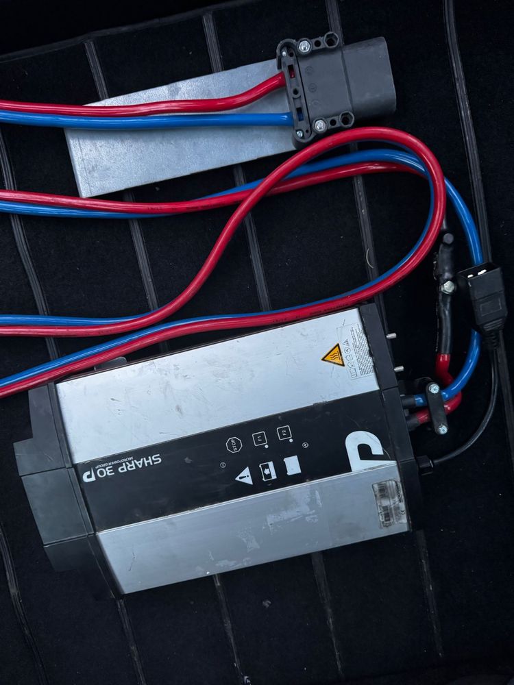 Statie de Incärcare Profesională Micropower Sharp 30 - 24V / 100A