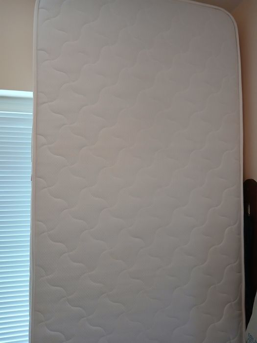 Продавам матрак нов 82/200