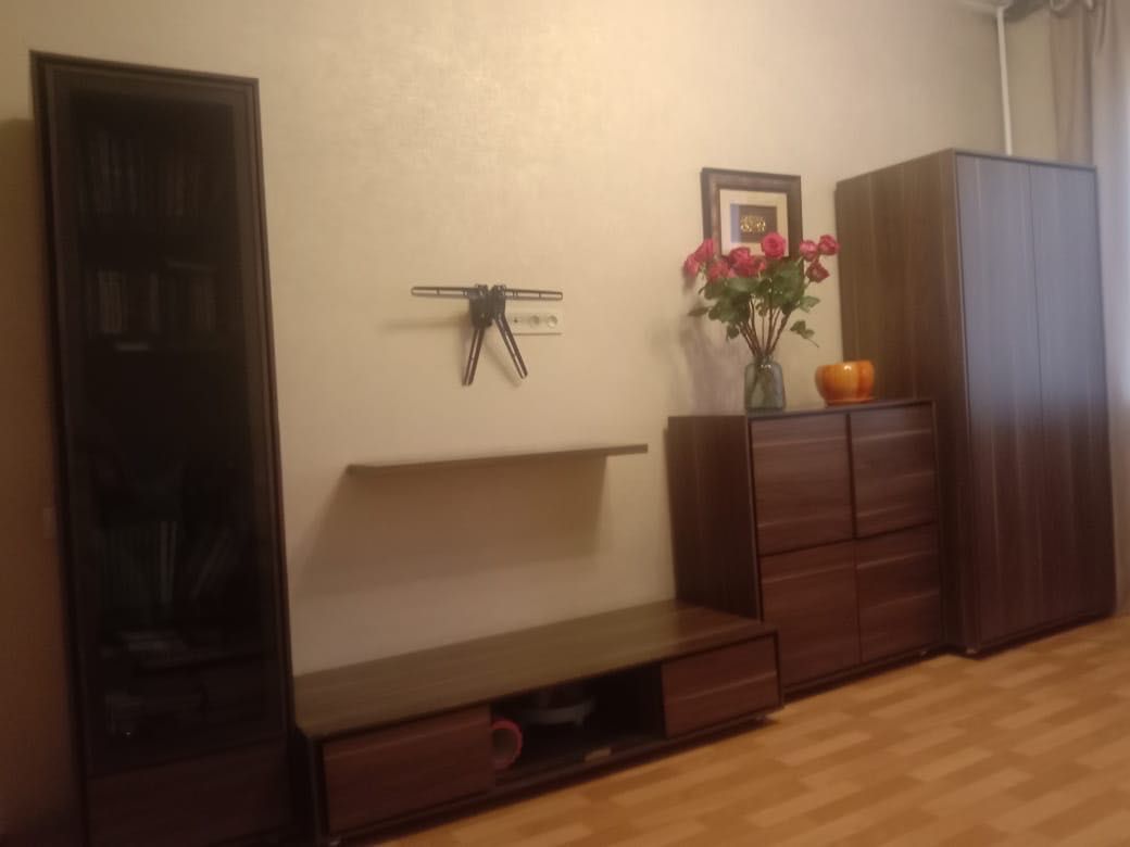 Продам мебель диван, люстру, стол и шкафы