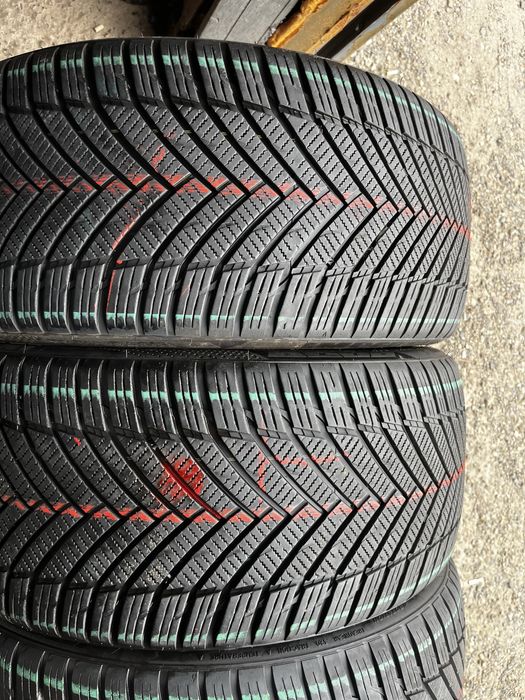 Anvelope All-season 235/40 ZR19