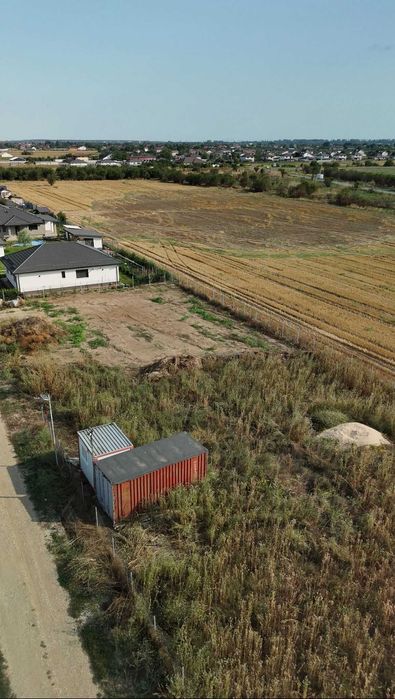 Loturi de teren intravilan situate la marginea padurii de tei
