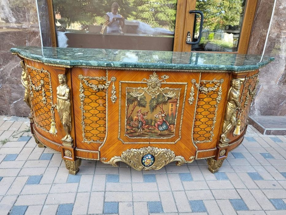 Феноменален шкаф в стил Луй  ХV