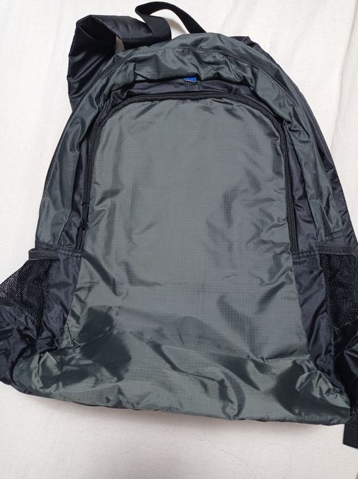 Ghiozdan negru,este nou