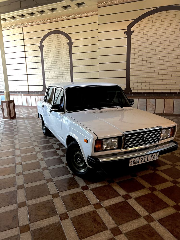 Vaz 2107 ideal xolati 2011 yil tanirofka ruxsati bor srochna sotilad