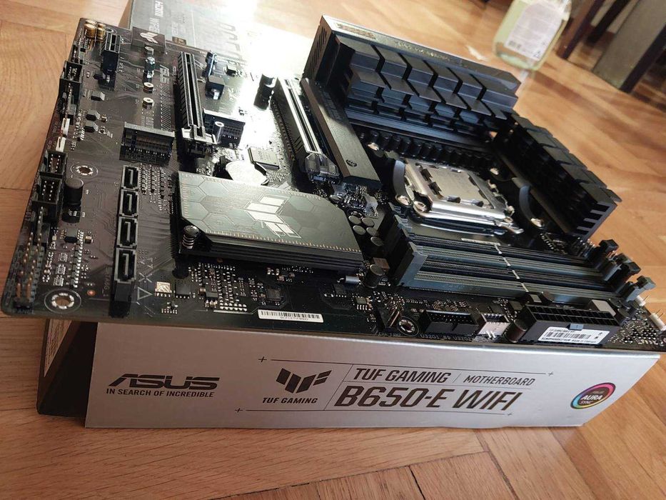 AMD Ryzen 9 9900X + Asus TUF Gaming B650-E Wi-Fi