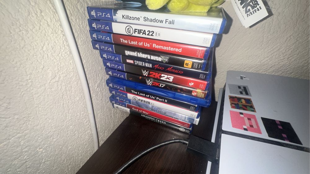 Продават се игри