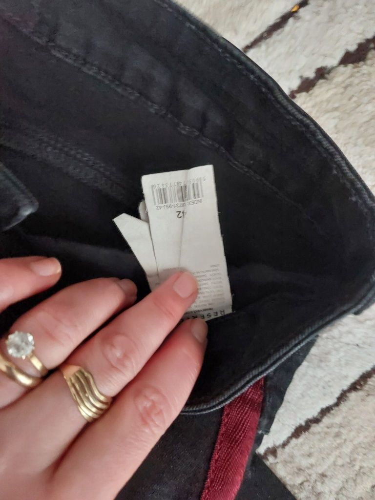 Blugi negri reserved, mărimea 42