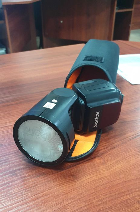 Sony alpha a7III kamera FE 28-70mm f/3.5-5.6 OSS ob’yektivi bilan.