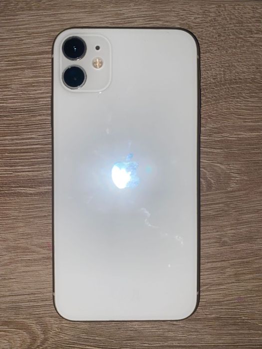 Iphone 11 64 г  в идеальном состоянии