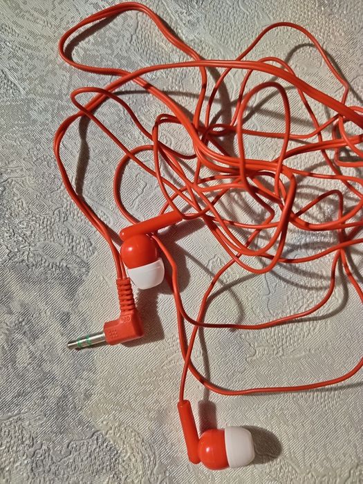 Наушники проводные. Рабочие. Новые.