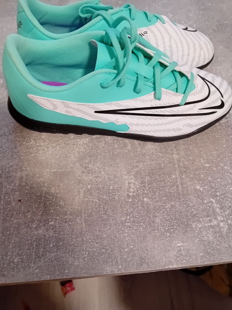 Adidasi nike băieți nr 38,5