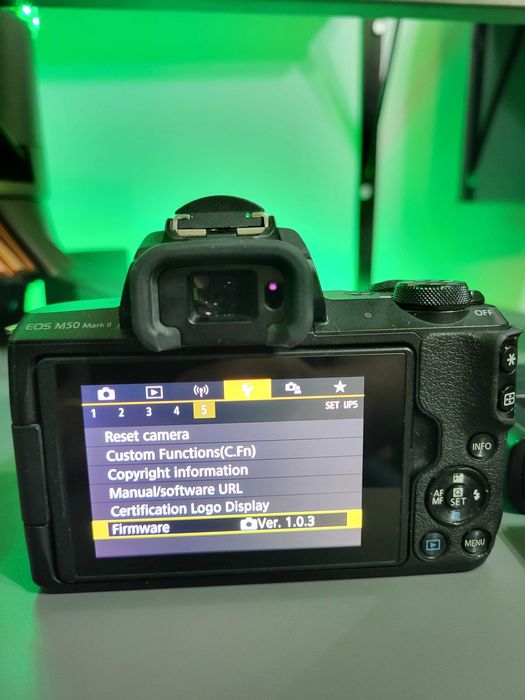 Canon M50 Mark II + 22mm F2.0 + baterie extra si accesorii