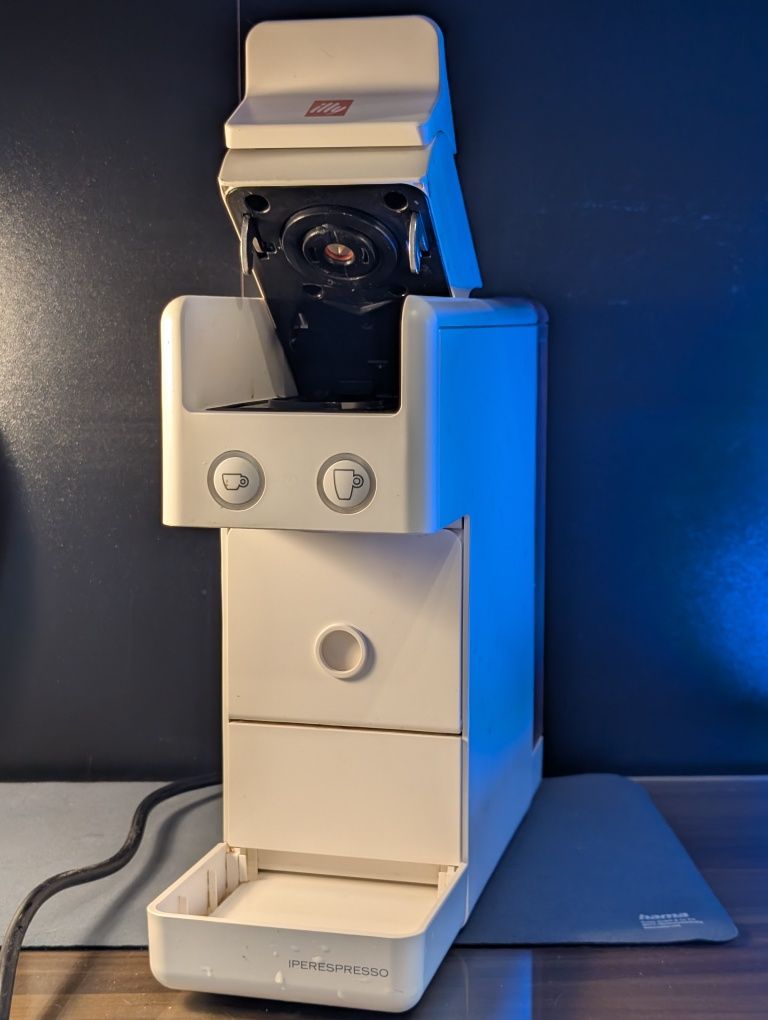 Кафе машина Illy Y3.3