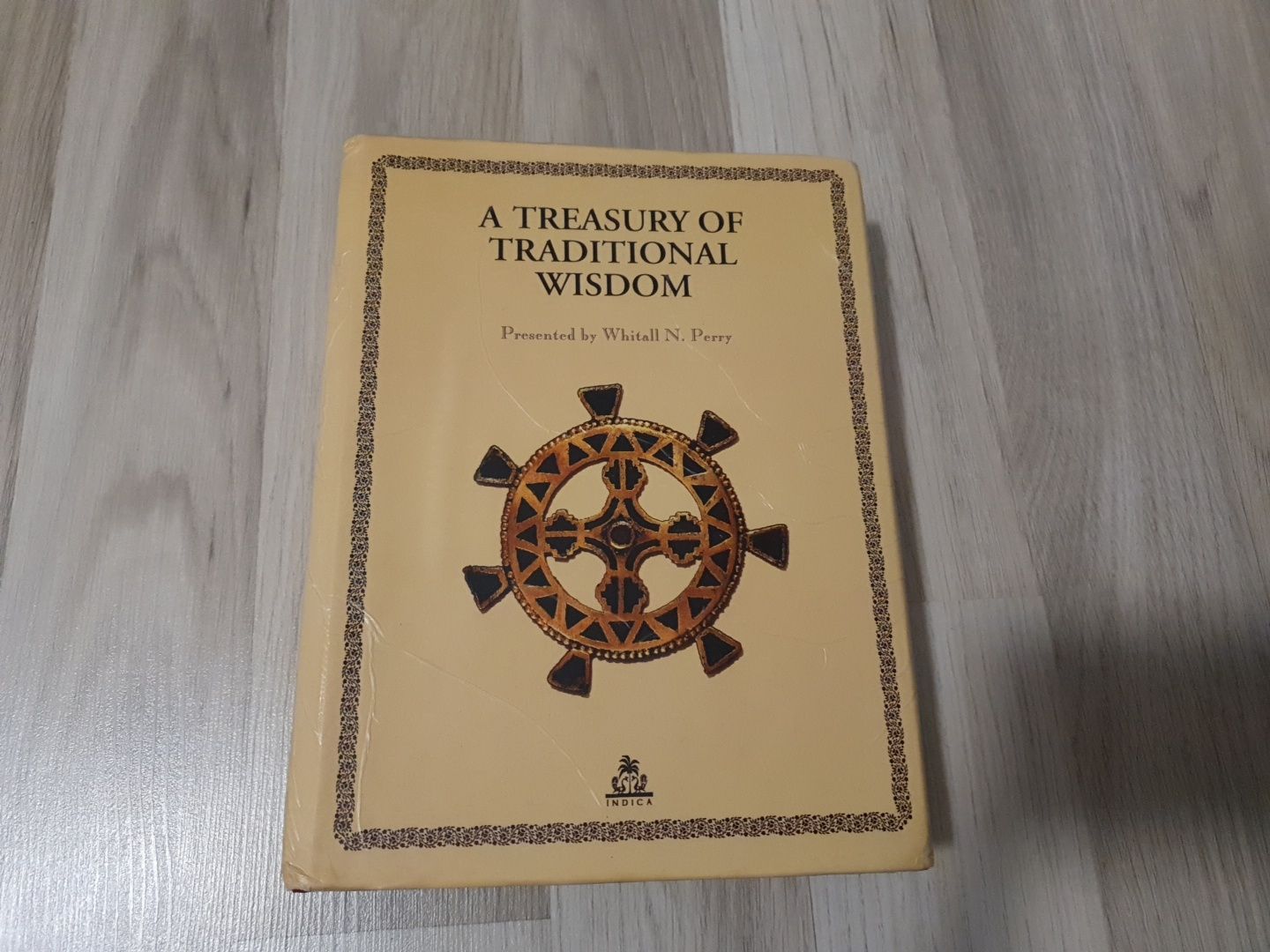 A Treasury of Traditional Wisdom 1144 pag