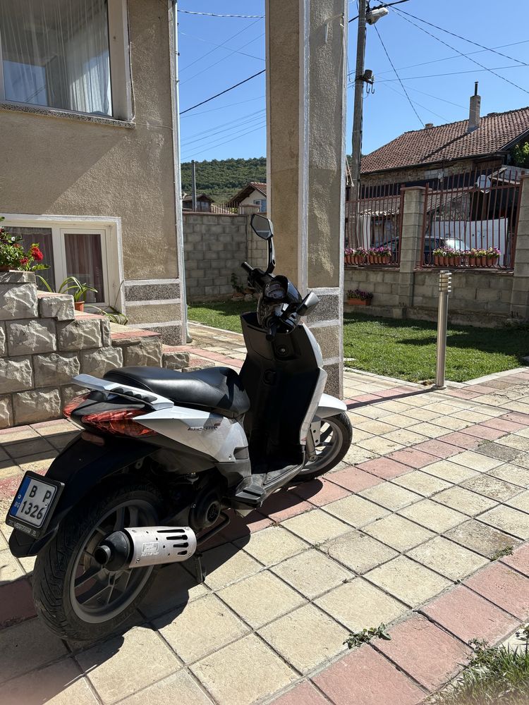 Aprilia sportcity one v4