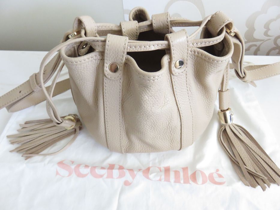 Чанта See by Chloе small Vicki bucket bag, нова