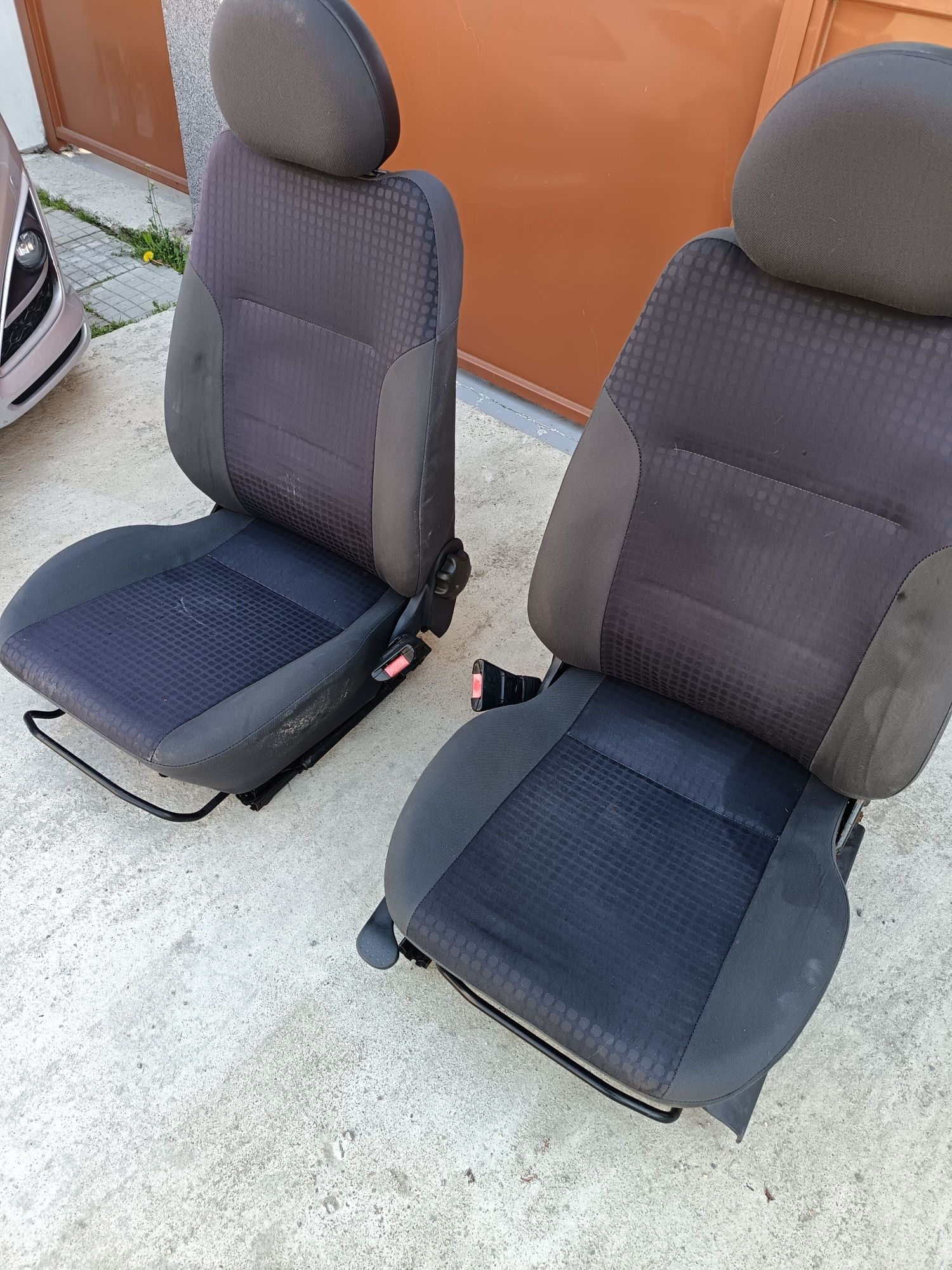 Предни седалки за opel corsa c
