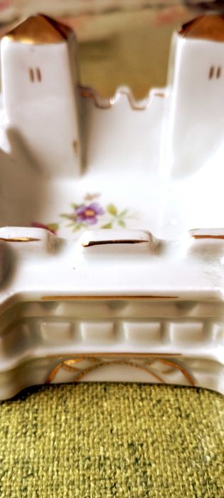 Стар порцеланов пепелник от Соца