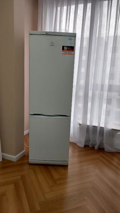 Холодильник Indesit