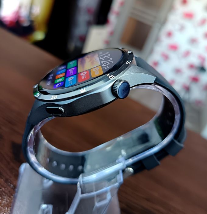 Ceas smart rezistent la apă