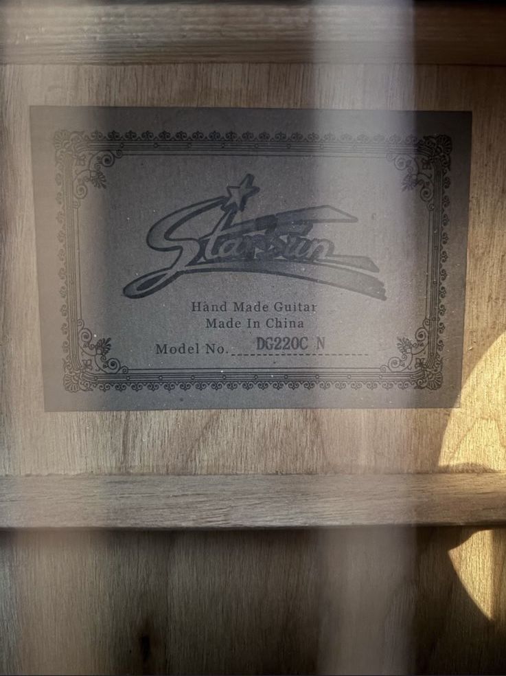 Продам аккустическую гитару Starsun