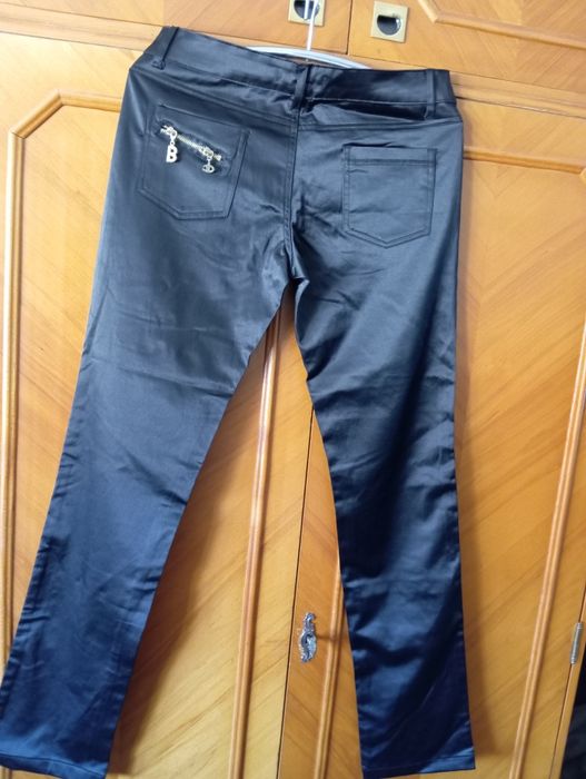Pantaloni dama noi