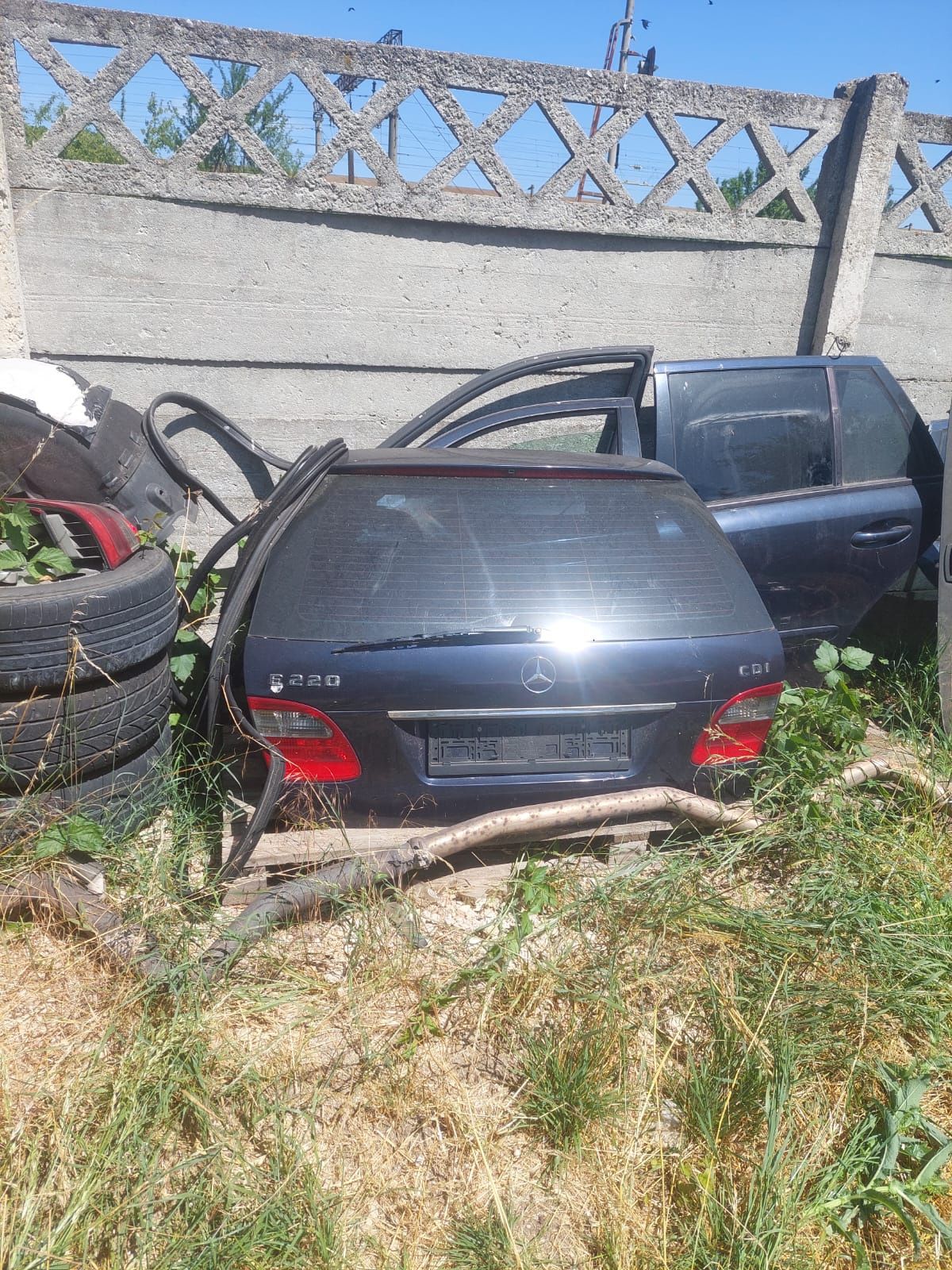 Vând piese de Mercedes E clase 2002