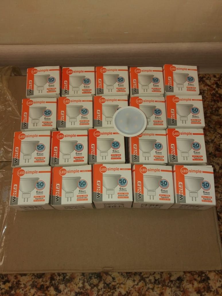 Продам новые споты и лэд лампочки.