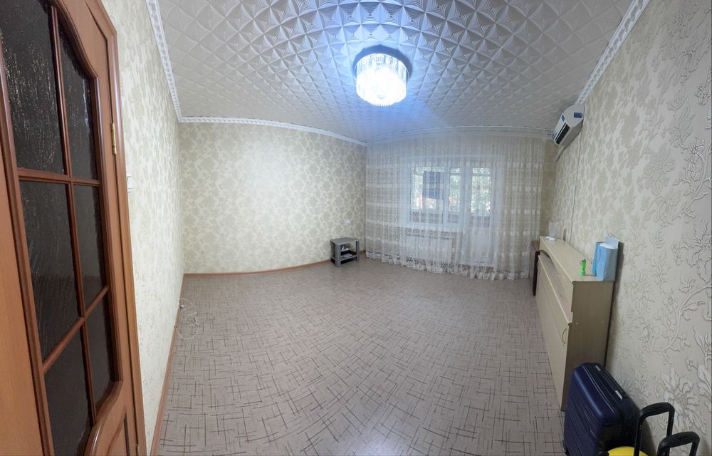 Продам 4-х комнатную квартиру в центре города