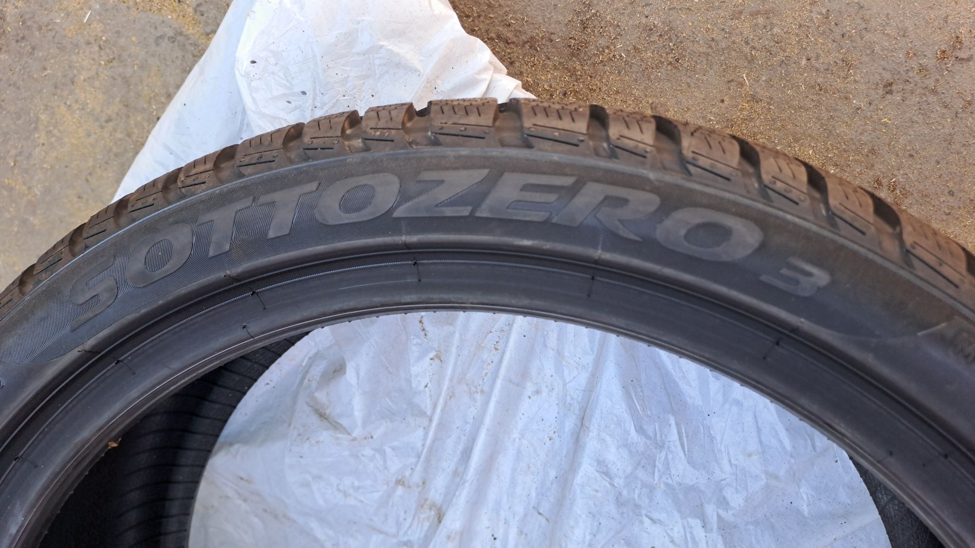 1бр. Нова 225/40/19 Pirelli Winter Sottozero 3