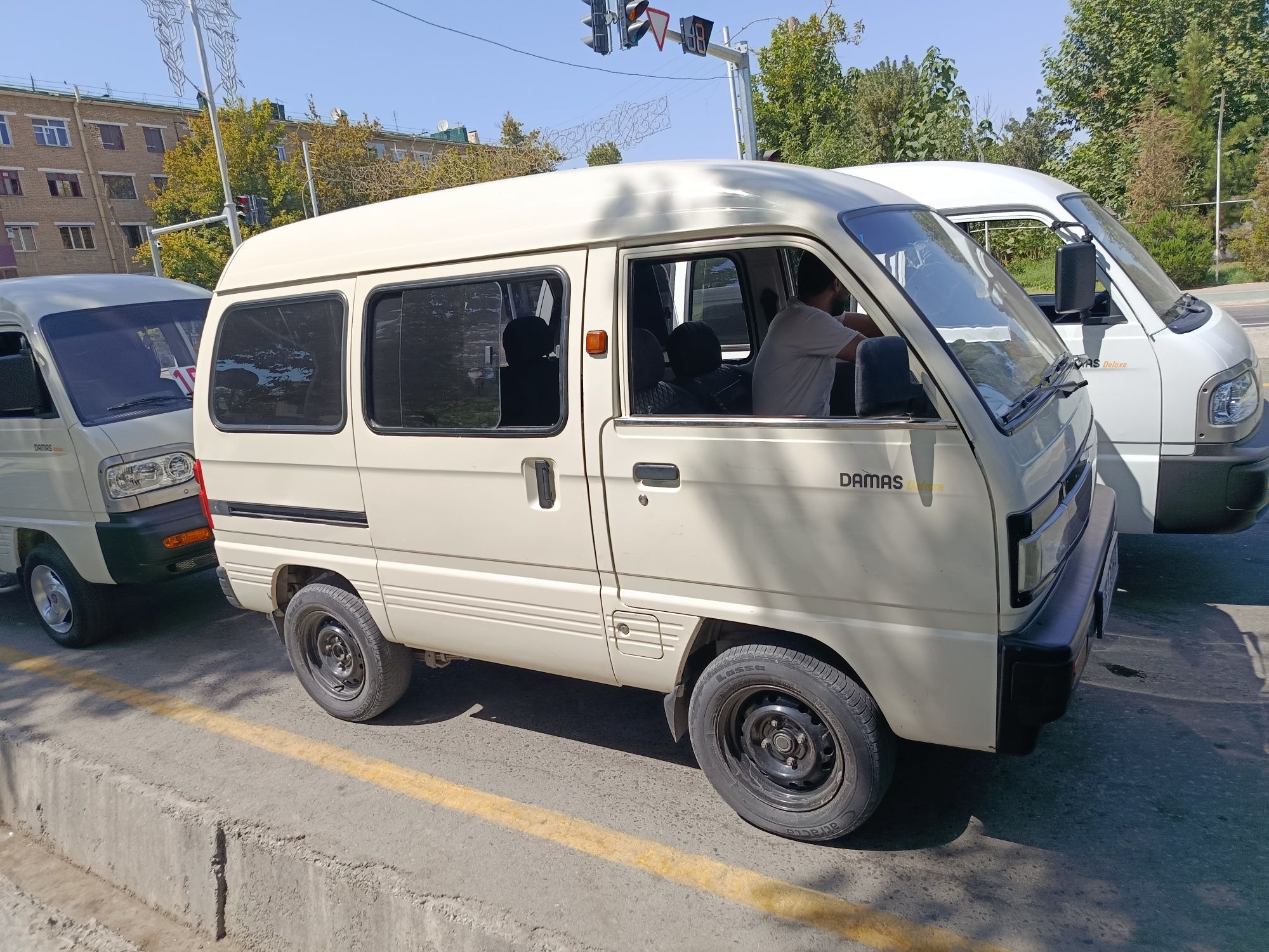 Дамас 2003 йил срочно сотилади