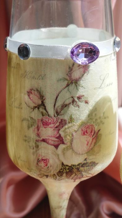 Set Pahare Miri / Nasi cu Cristale, decor trandafiri - 50 lei