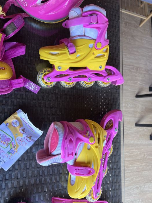 Vand role fetite reglabile pentru patru marimi