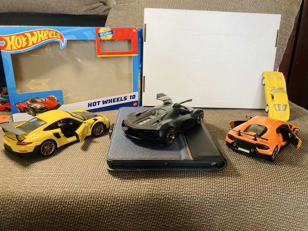 Продавам лотове колички hotwheels/maisto/matchbox 1:64 1:43 1:24