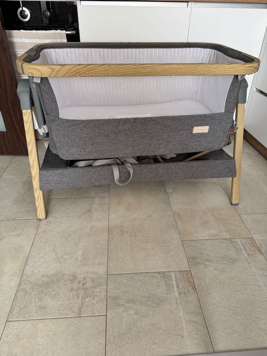 Бебешко легло next to me