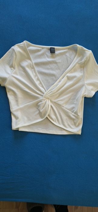 Дамски топове и тениски