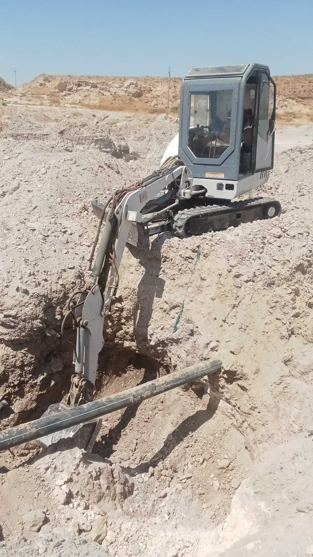 Surochna sotiladi ekskavator