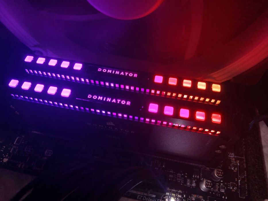 32GB DDR5 Corsair Dominator Platinium RGB - 5600MT/s, CL36 (EXPO, XMP)